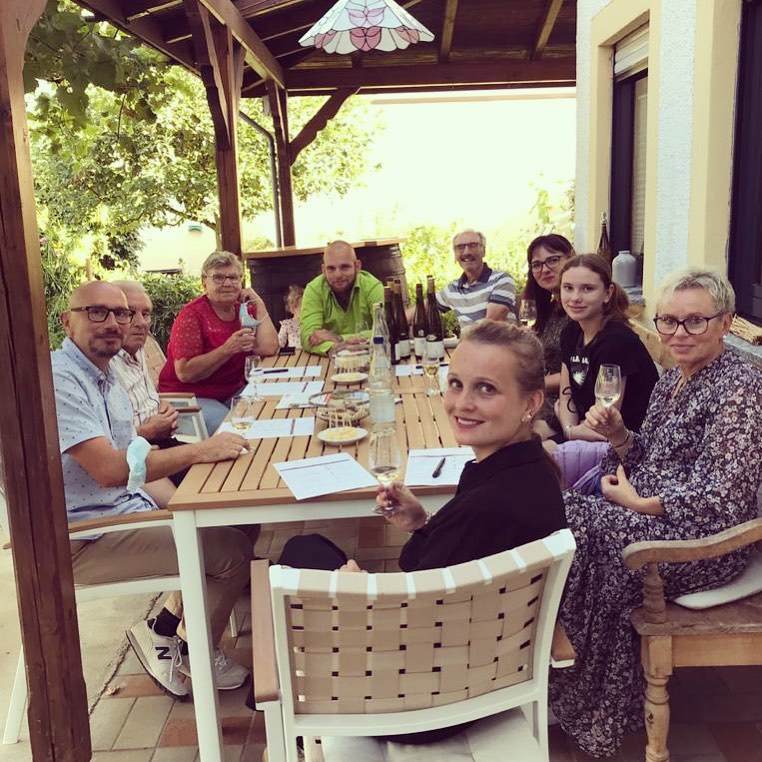 Willkommen auf unserer Gartenterrasse!